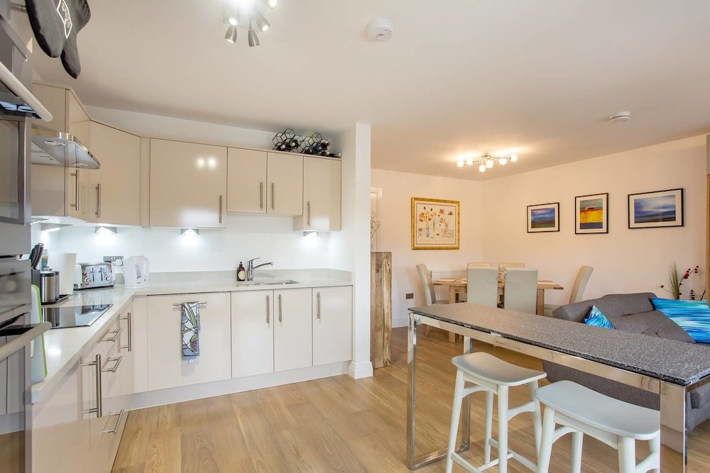 Фото Brand New City Centre 3bed: Free Parking & Lift!