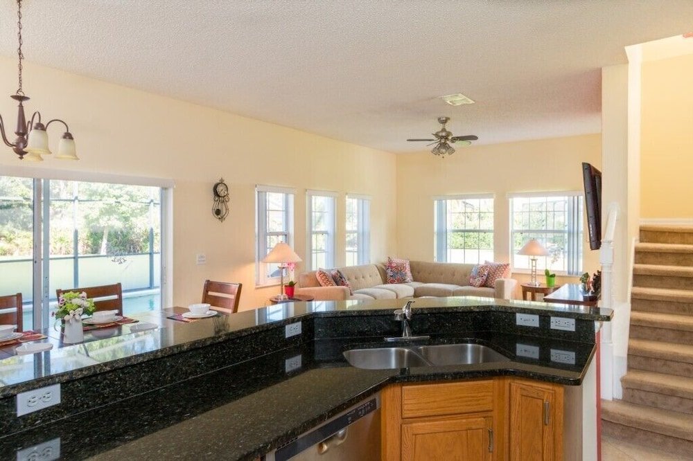 Фото 87631 Games Room+2-masters+hottub+water View!