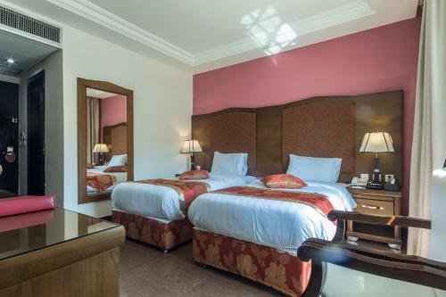 Фото Petra Moon Hotel