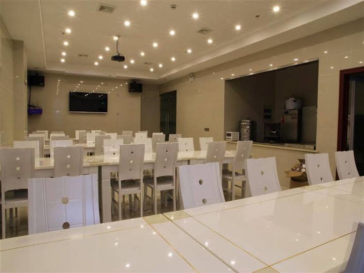 Фото Shell Shanghai Baoshan District Tieli Road Subway Station Tiefeng Road Hotel