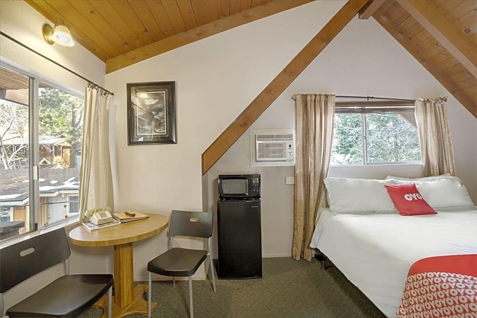 Фото Sleepy Hollow Cabins and Hotel