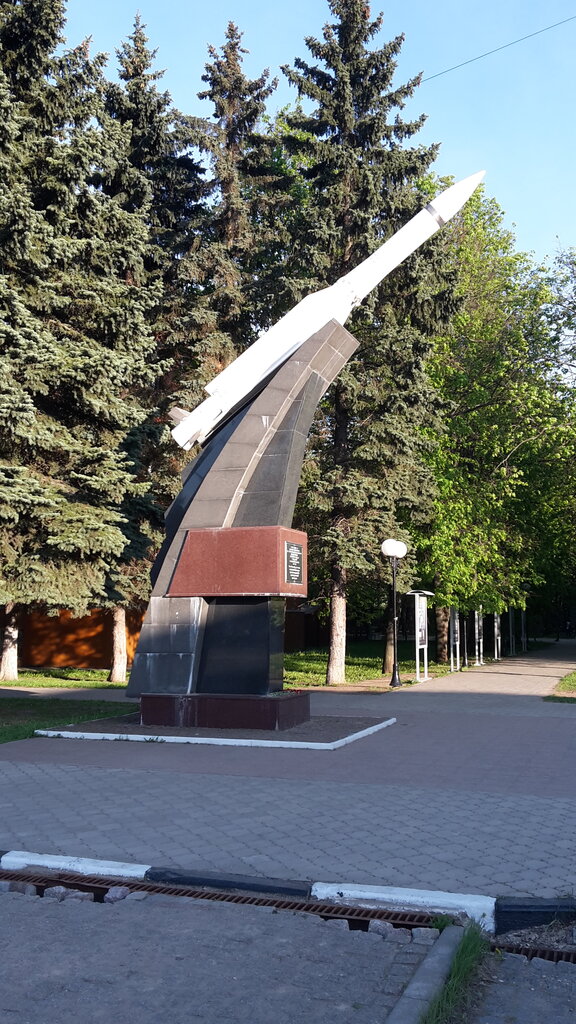 Monumento, memorial Монумент защитникам неба - зенитная управляемая ракета 9М38, , foto