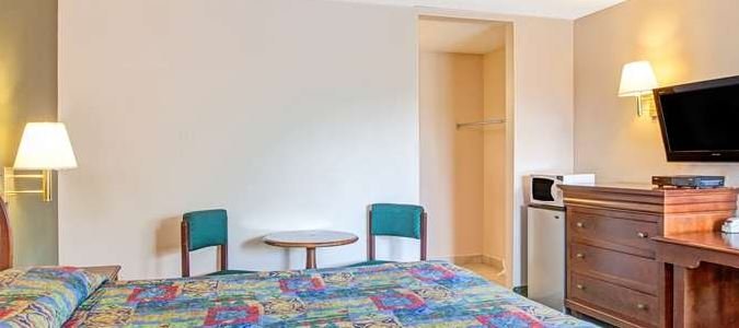 Фото Knights Inn South Hackensack