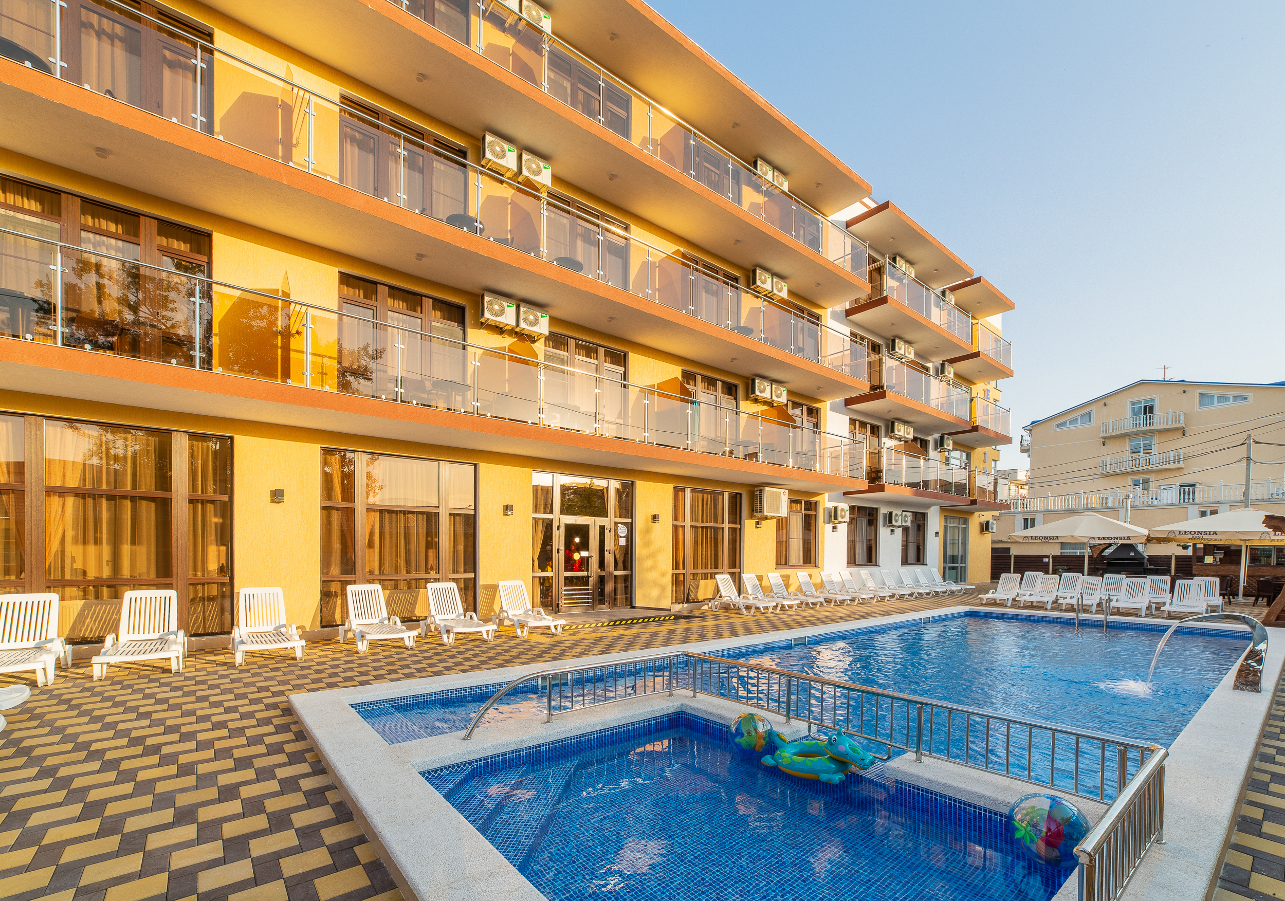 Фото Leonsia Family Hotel