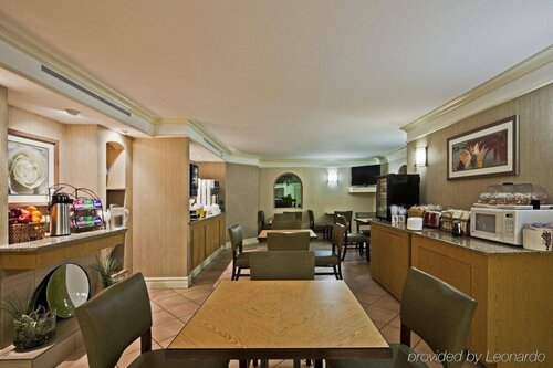 Гостиница La Quinta Inn by Wyndham Tampa Bay Airport в Тампе