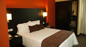 Hotel El Gran Marquez (Departamento de La Libertad, Provincia de Trujillo, Distrito de Trujillo, Calle Díaz de Cien Fuegos, 151), hotel