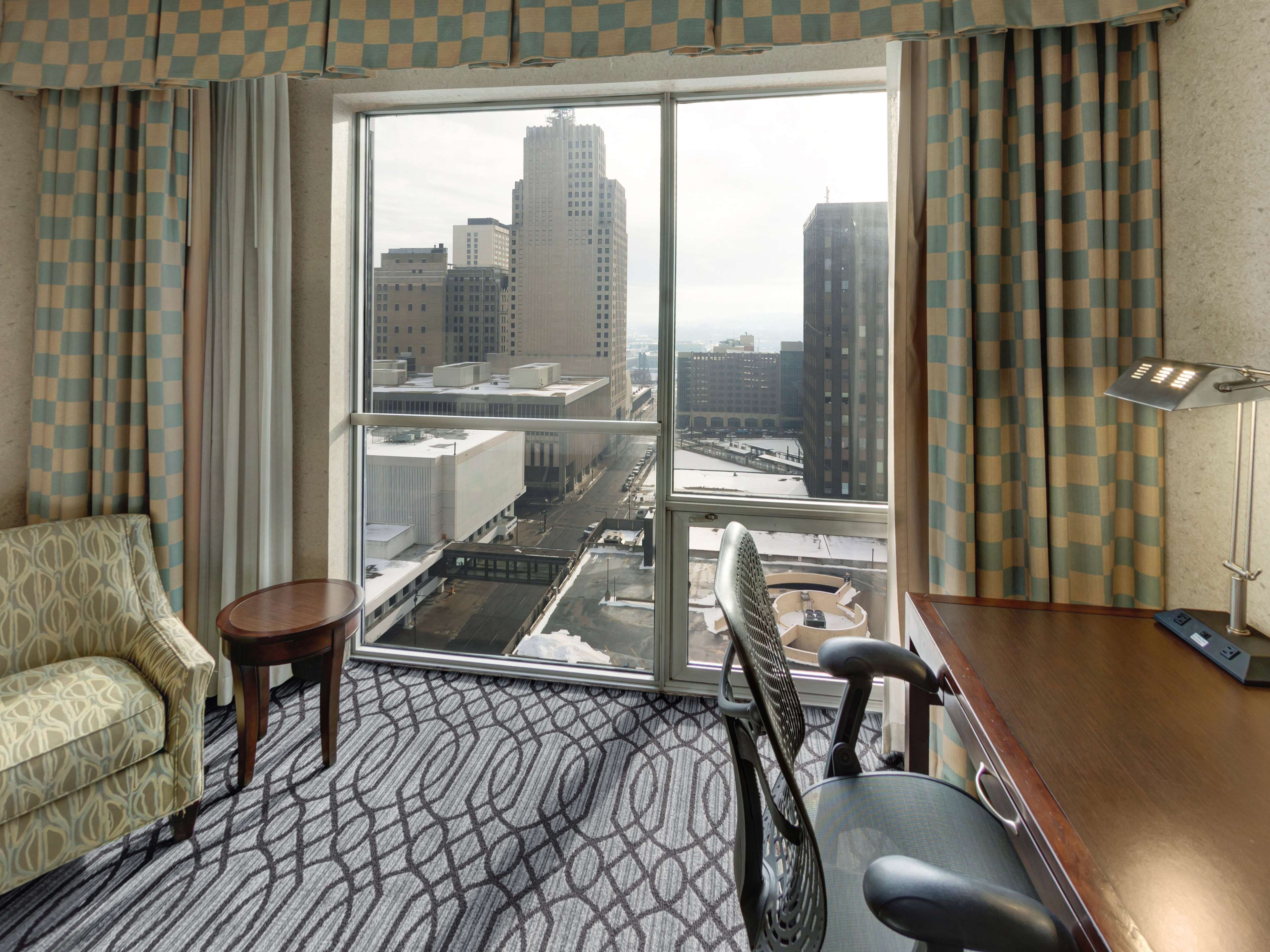 Фото DoubleTree by Hilton Hotel St. Paul Downtown