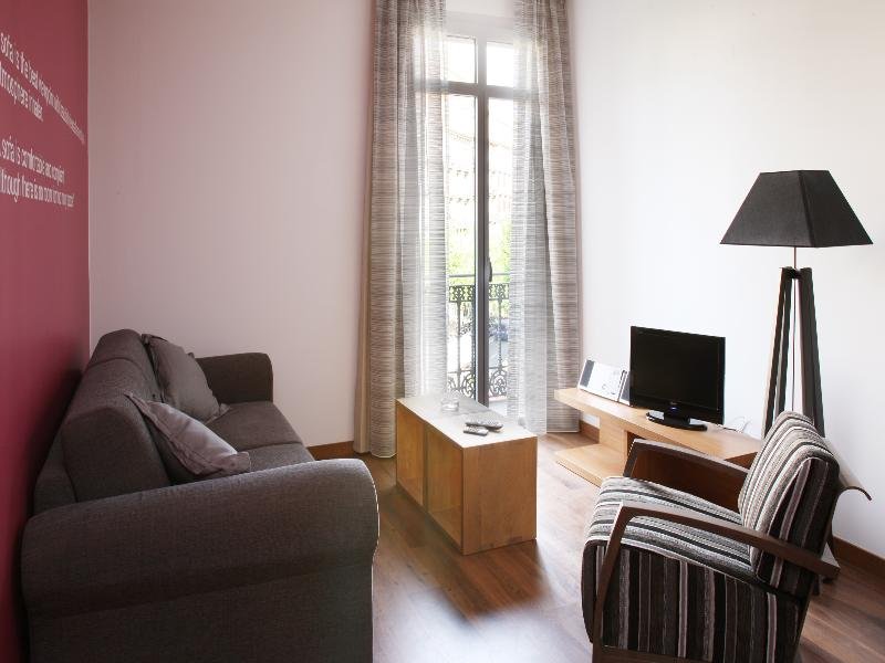 Фото Mh Apartments Suites