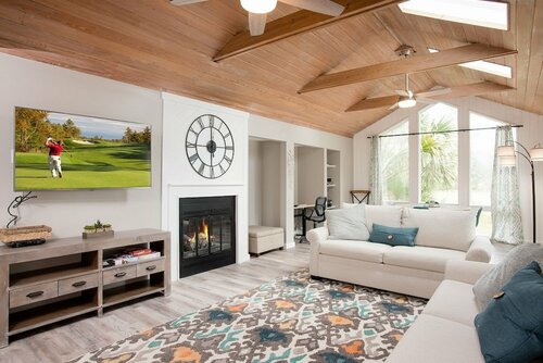 Жильё посуточно New Listing! All-suite Sea Pines Stunner W Pool 3 Bedroom Home