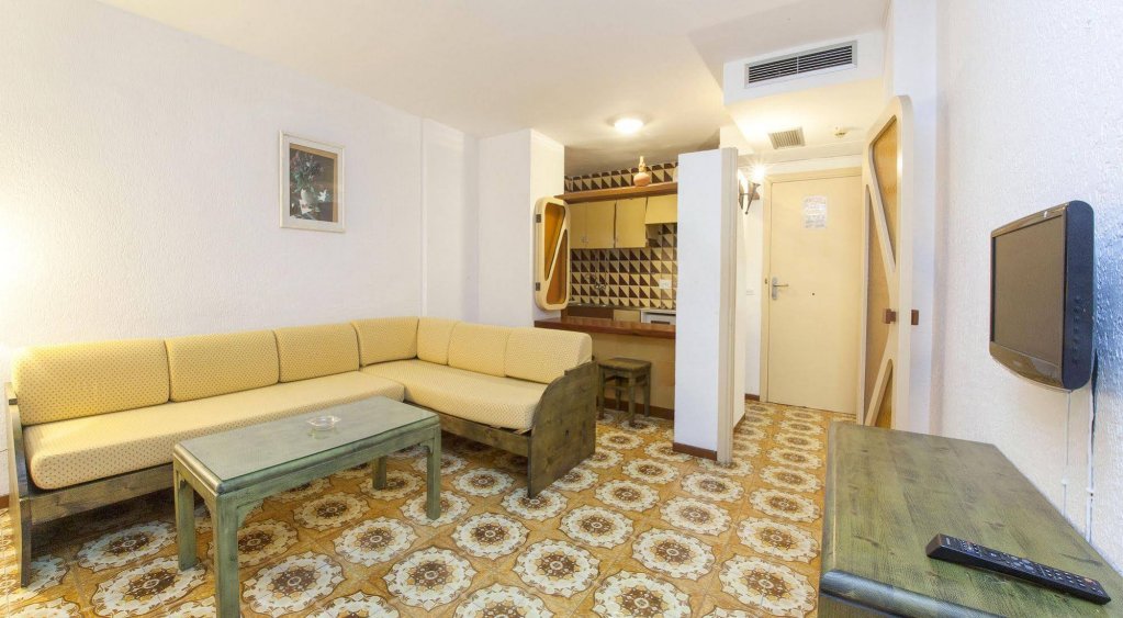 Фото Apartamentos Bon Lloc