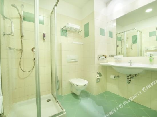 Фото Ramada Airport Hotel Prague