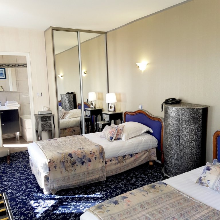 Фото Hostellerie du Grand Sully