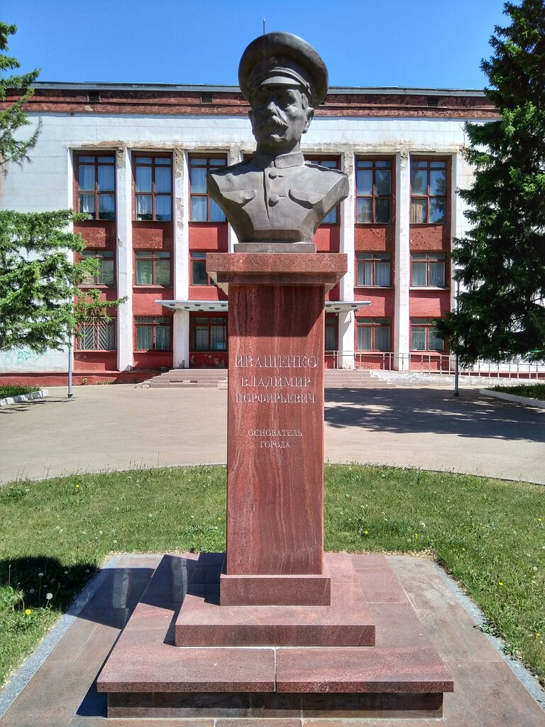 Monument, memorial Бюст генерал-майора Владимира Порфирьевича Иващенко, Chapaevsk, photo