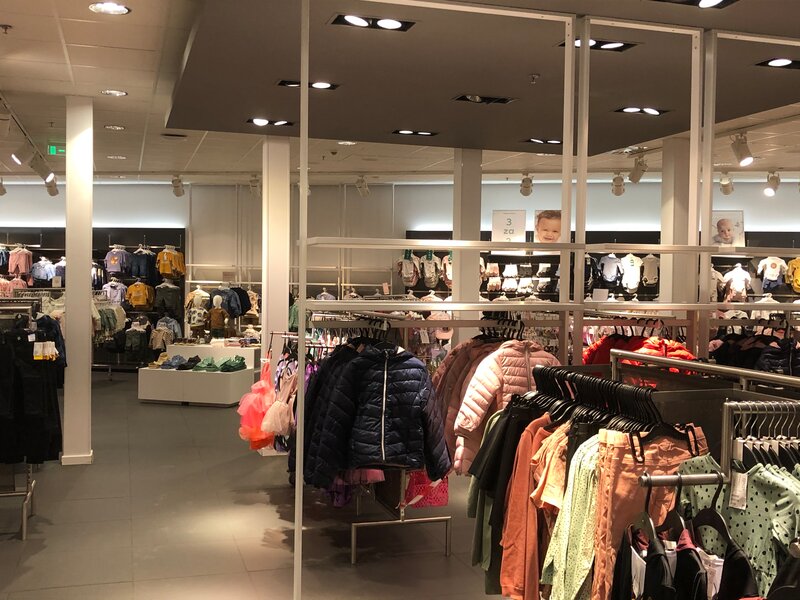 Photo H M clothing store Czech Republic Karlovy Vary Kpt. Jaro e 375 31 Yandex Maps