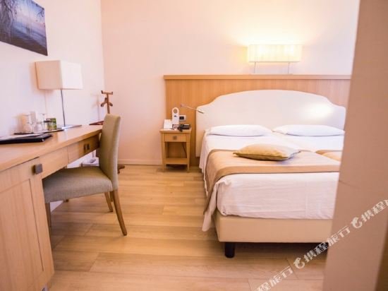 Фото Hotel Sirmione e Promessi Sposi