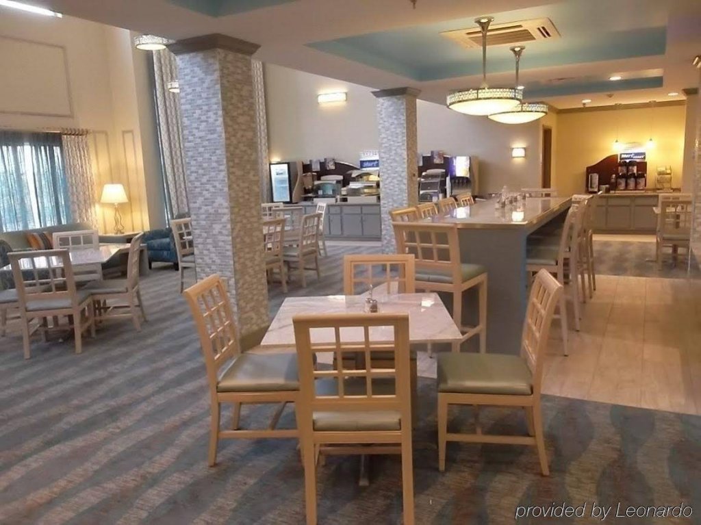 Фото Holiday Inn Express Hotel & Suites Brookhaven, an Ihg Hotel