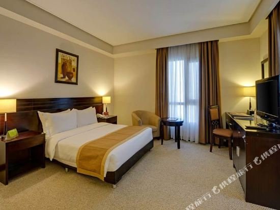 Фото Monroe Hotel & Suites