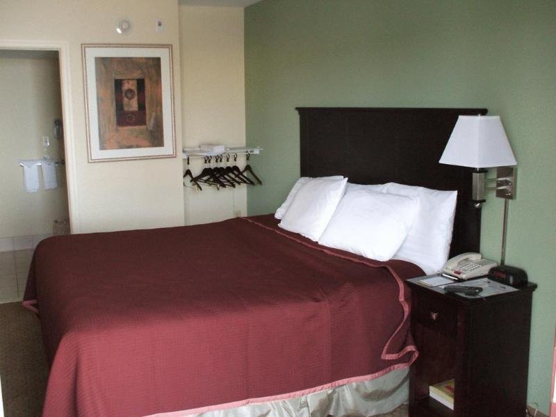 Фото Days Inn by Wyndham Springfield/Phil. Intl Airport