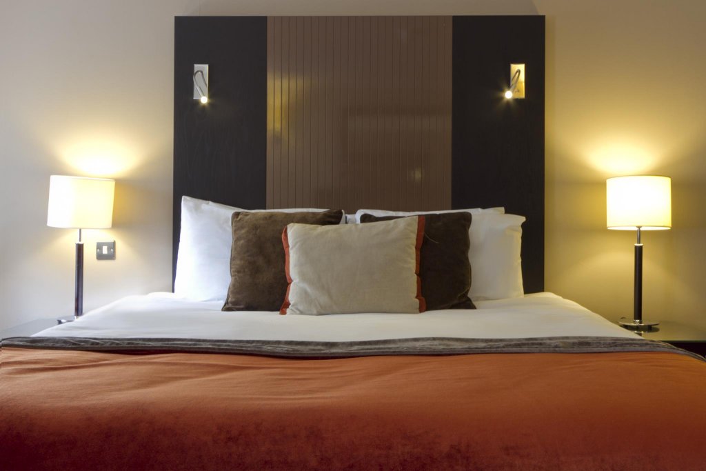 Фото De Vere Latimer Estate