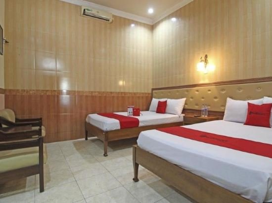 Фото RedDoorz near Malioboro Tugu Station Jogja 2