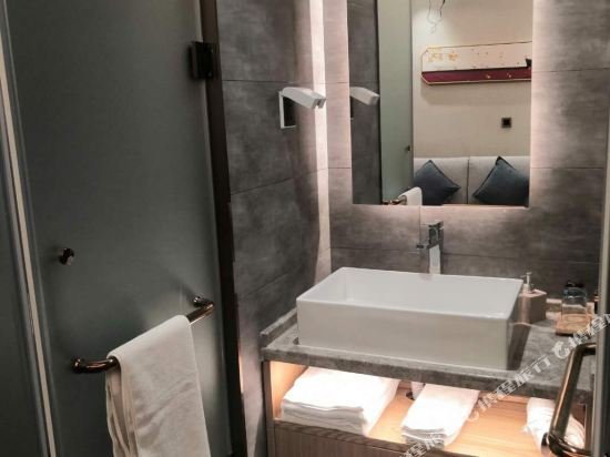 Фото Happy Dragon Saga Hotel (Beijing Tiananmen Wangfujing)