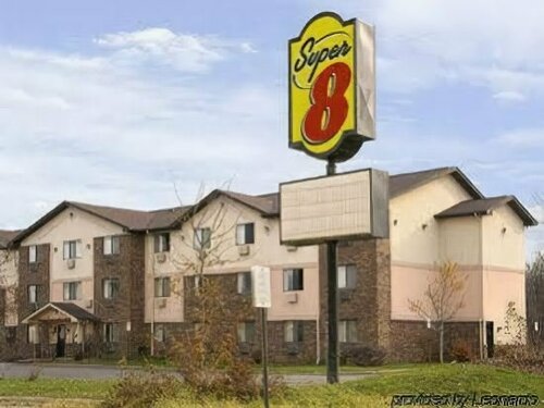 Гостиница Super 8 by Wyndham Canton/Livonia Area в Кантоне