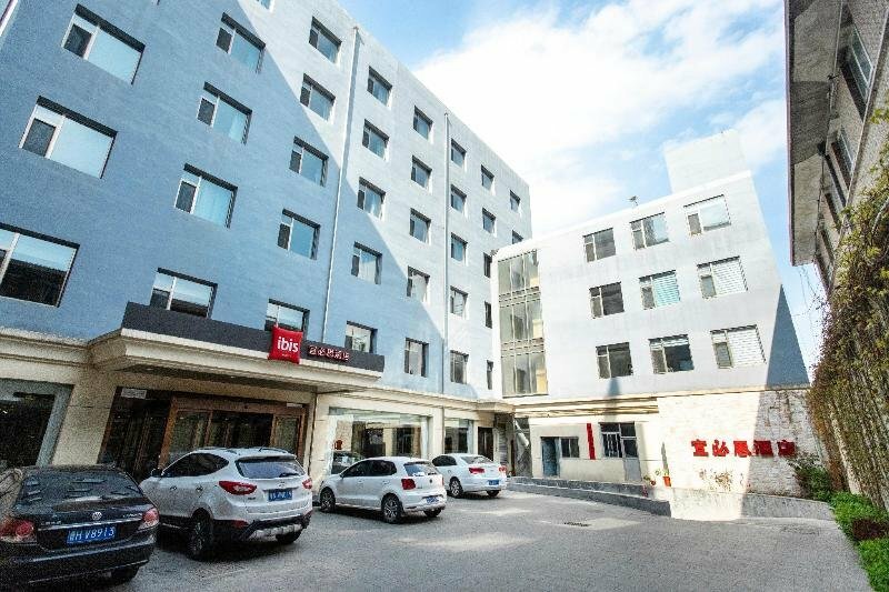 Гостиница Ibis Xinzhou Qiyi Road Hotel в Синьчжоу