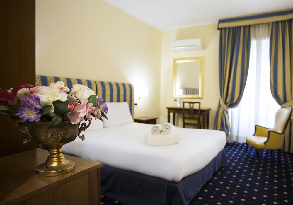 Фото Hotel Napoleon