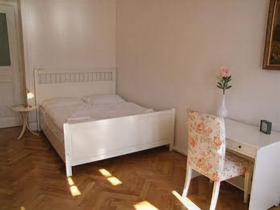 Фото Old Town Square Apartments