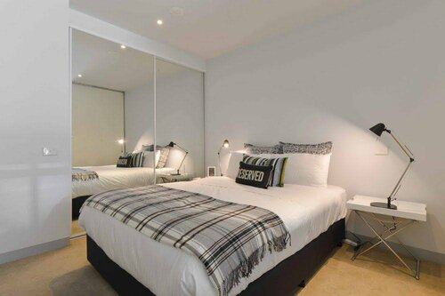 Гостиница Short Stay Apartment at Flinders в Мельбурне