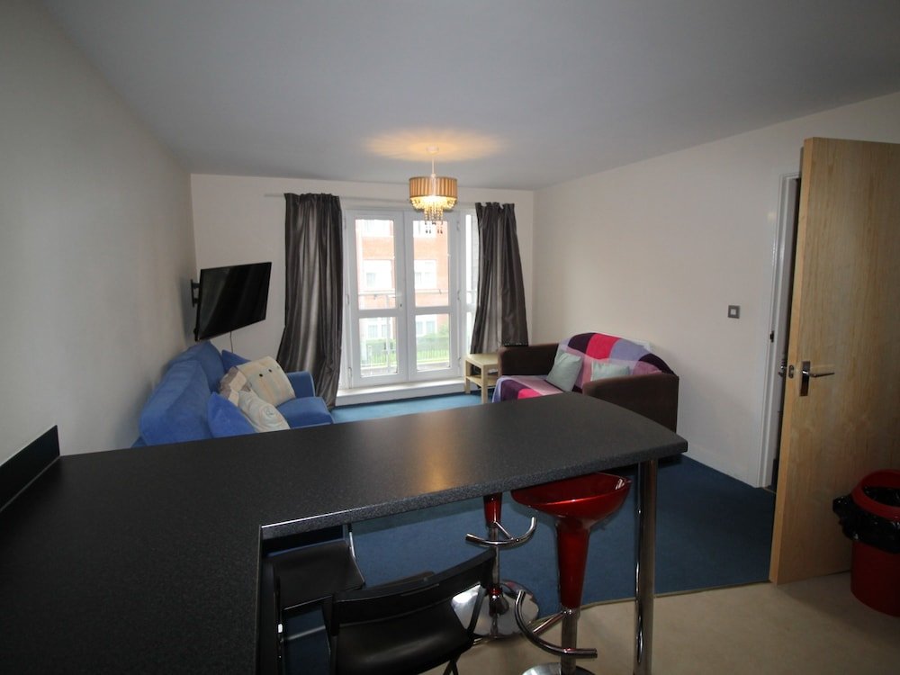 Фото Central Apartment by Cardiff Holiday Homes