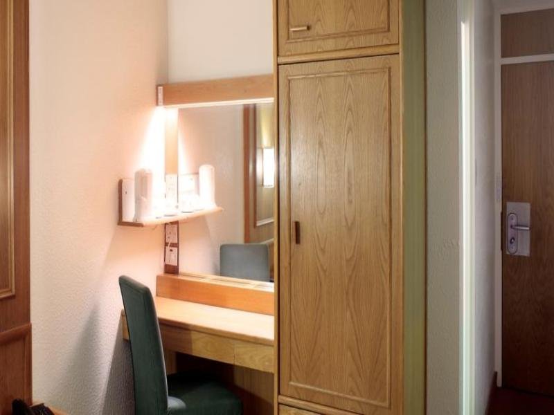 Фото St Giles Hotel - London