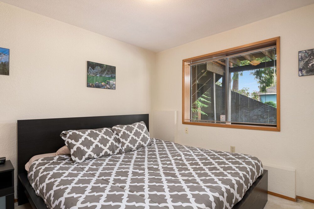 Фото Seattle Vacation Home: The Tuscan Villa