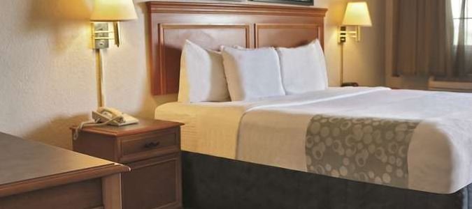 Фото La Quinta Inn by Wyndham Albuquerque Airport