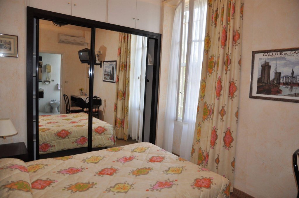 Фото Hotel des Mimosas