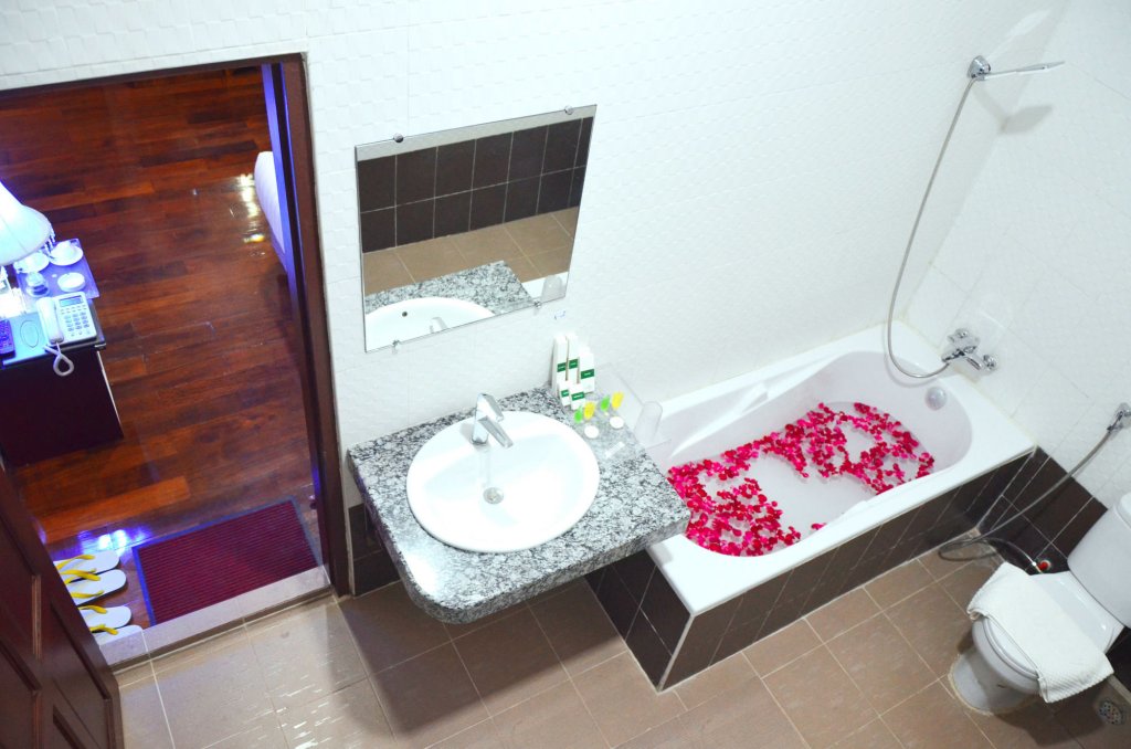 Фото Golden City Light Hotel