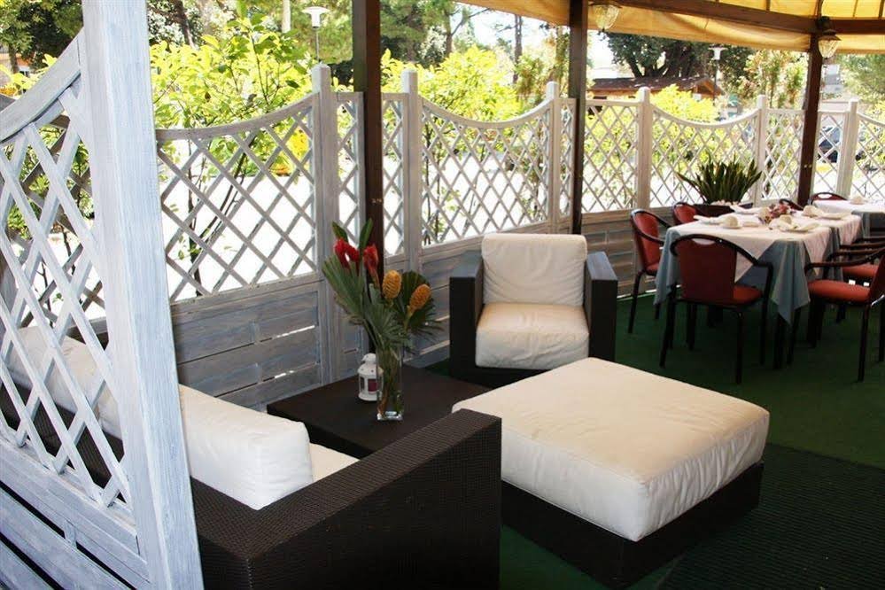 Фото Hotel De La Ville