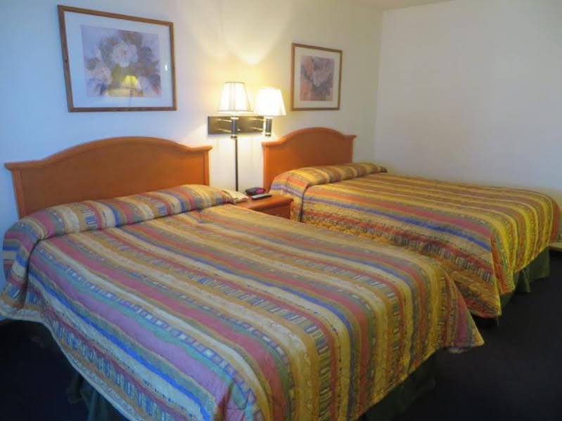 Фото Super 8 by Wyndham Denton