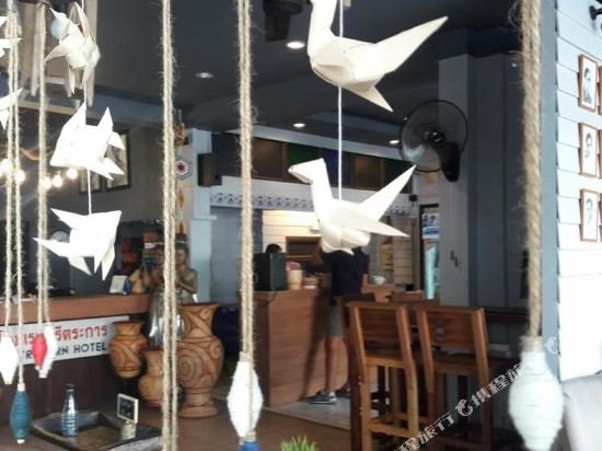 Фото Sritrakarn Hotel