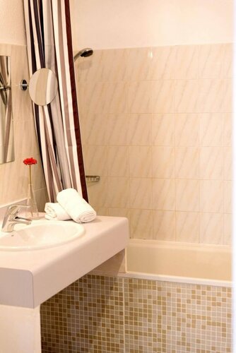 Гостиница Hostellerie de l'Abbaye в Бриньоле