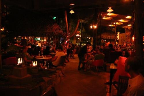 Фото Joe'S Cafe And Garden Resort