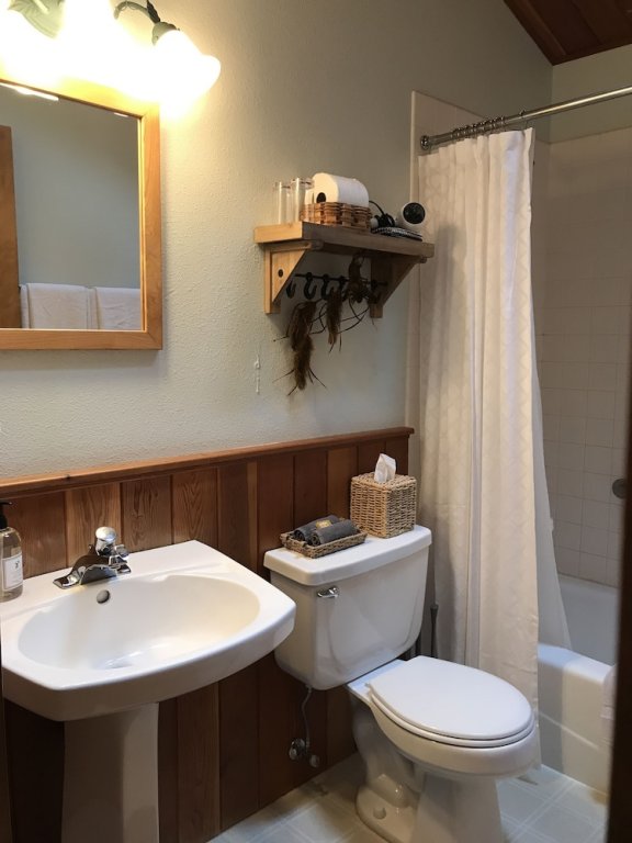 Фото Good Medicine Lodge Bed & Breakfast