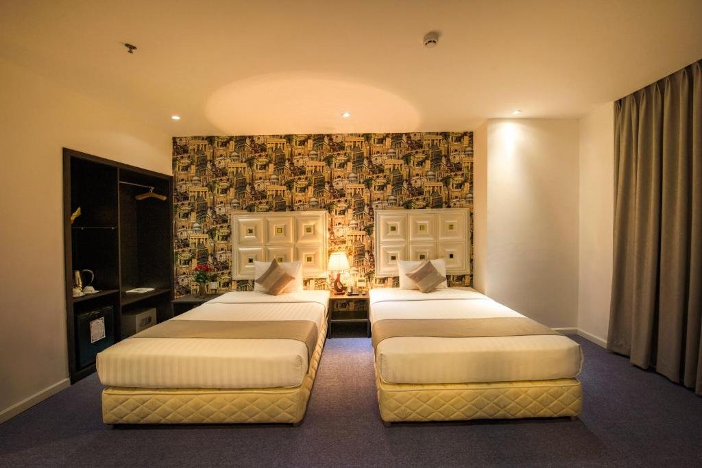 Фото Golden Crown Hotel