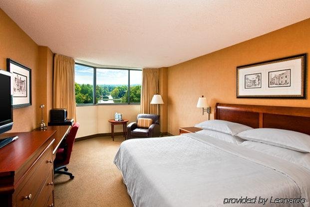 Фото Four Points by Sheraton Richmond