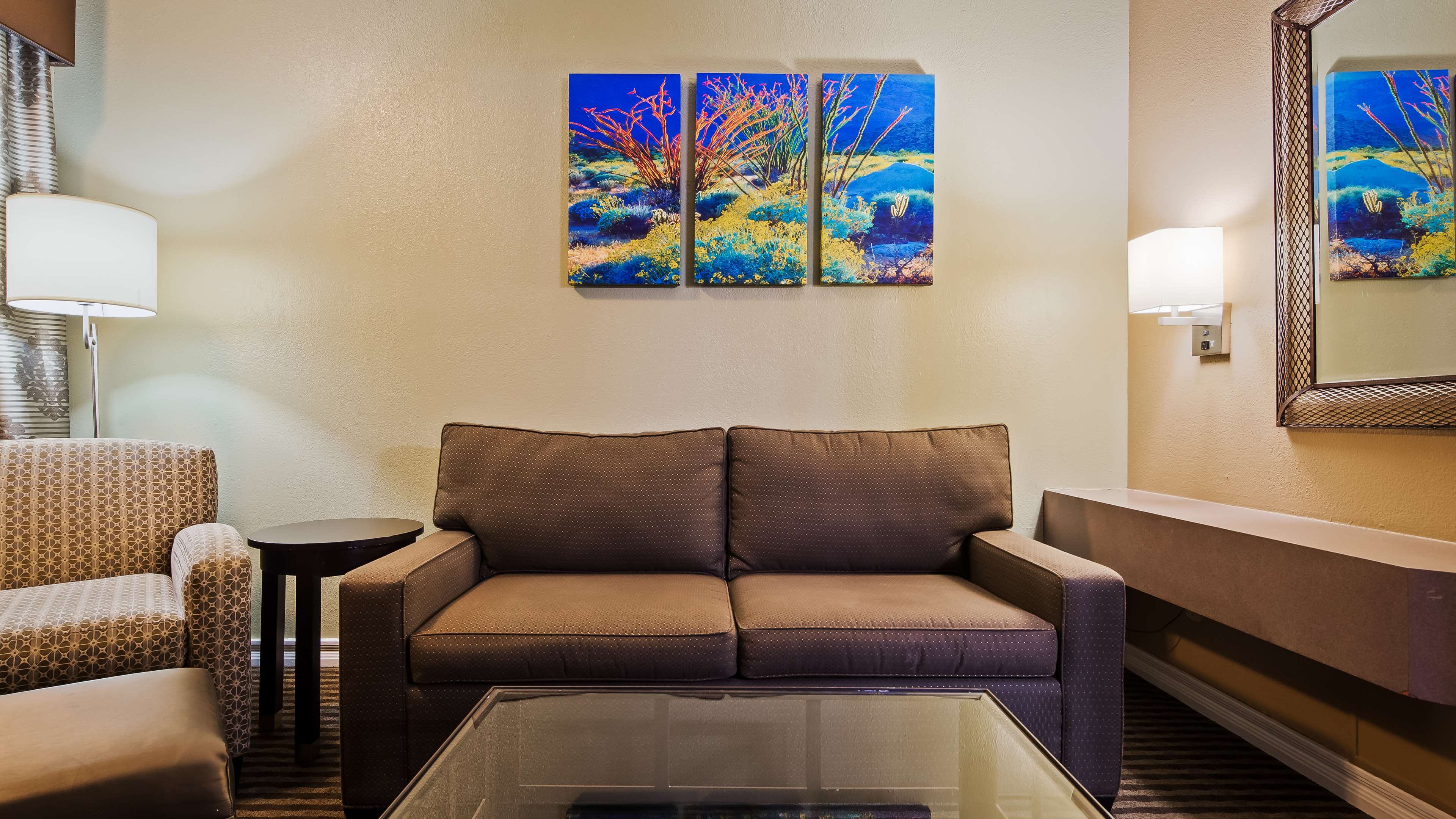 Фото Best Western Royal Sun Inn & Suites