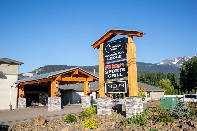 Гостиница Prestige Hudson Bay Lodge & Conference Centre