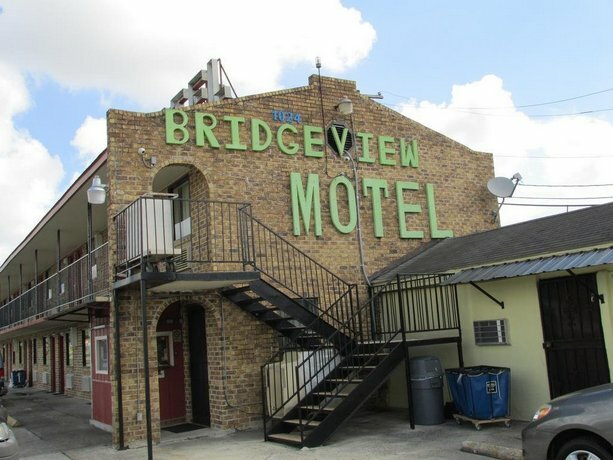 Bridgeview Motel