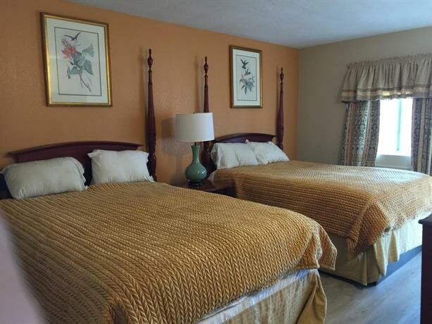 Гостиница Pelican Inn & Suites Toms River