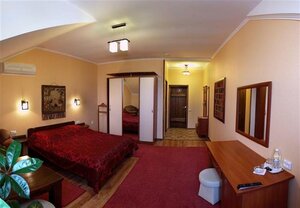 Aivengo Hotel (Ровно, Зелёная улица, 53), hotel