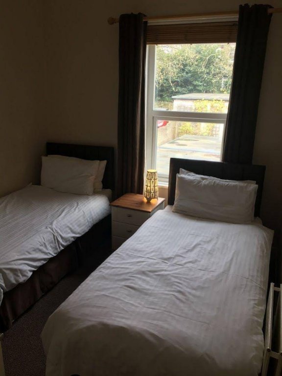 Фото The Chestnuts Guest House